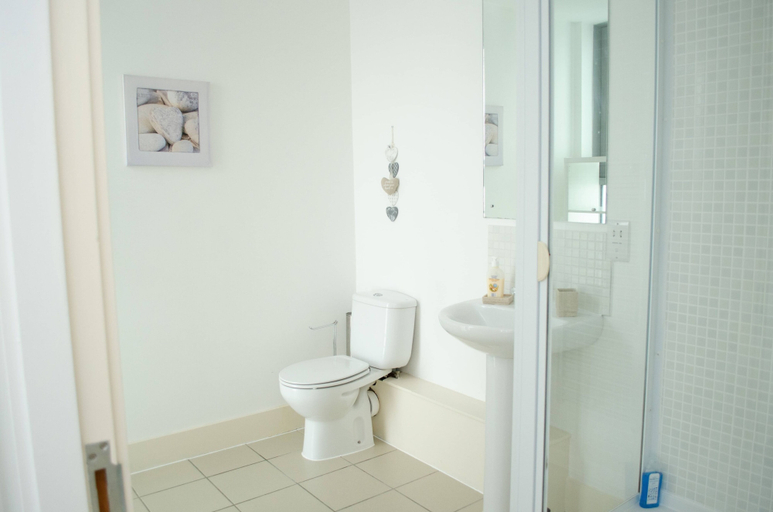 Bathroom 4, Kent Street - Apt 17, Sefton