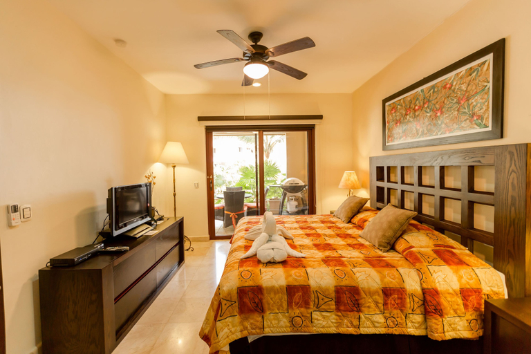 Bedroom 2, Large ground-floor a 2-bedroom condo with a balcony at ELFARO by DPM, Cozumel