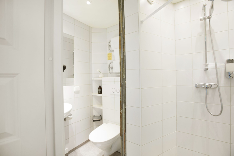Bathroom 3, Hotell Breda Blick, Gotland