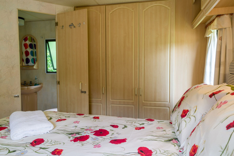Bedroom 2, Tadpole Retreat:sleeps 4, Kitchen, Bathroom&lounge, Warwickshire