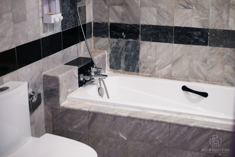Bathroom 5, Rest at Ratchada Hotel, Huai Kwang