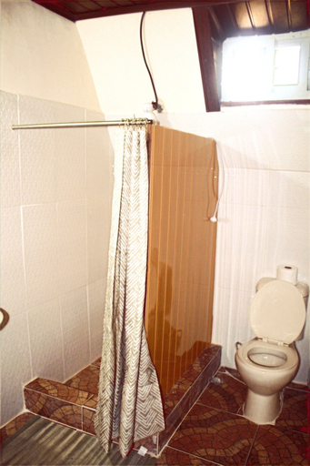 Bathroom, Naudy Lorena, Antón