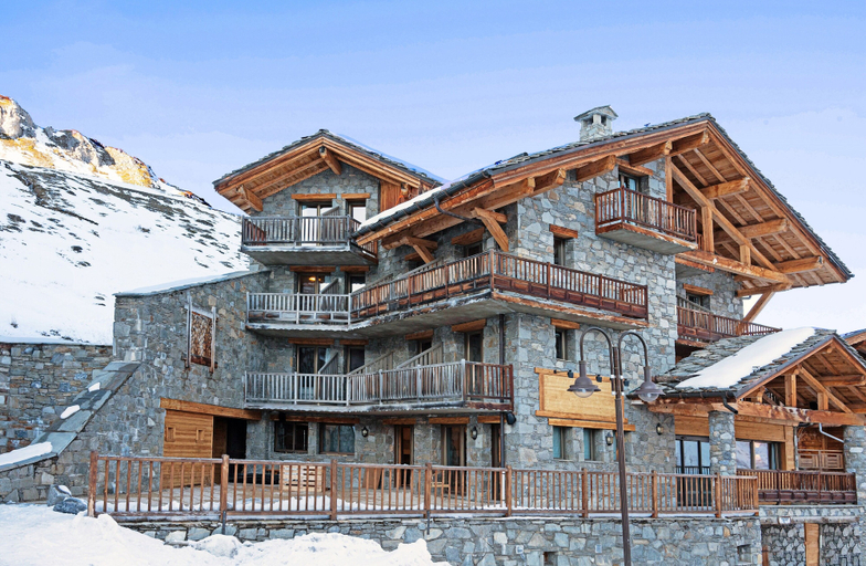 Exterior & Views