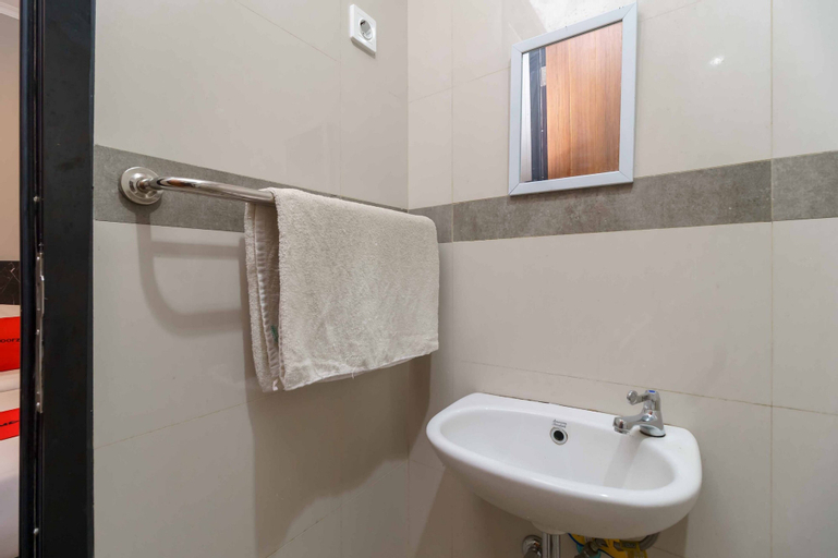 Bedroom 3, RedDoorz Plus near Radio Dalam 3, South Jakarta