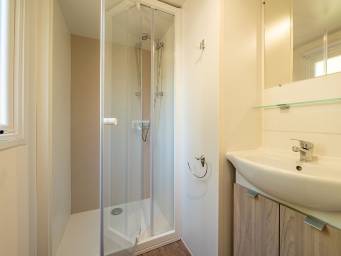 Bathroom 4, Playa Montroig Camping Resort, Tarragona