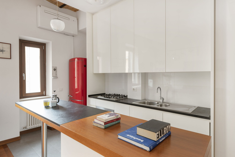 Private kitchen 5, Giallo, Rome