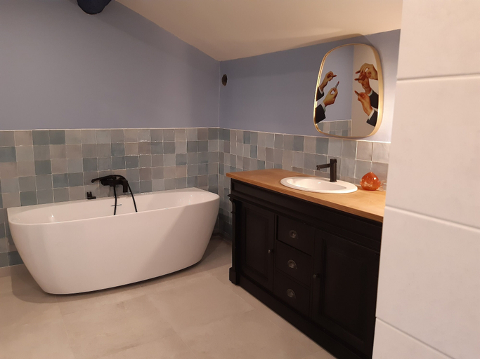 Bathroom 5, Rémy A Dit, Bouches-du-Rhône