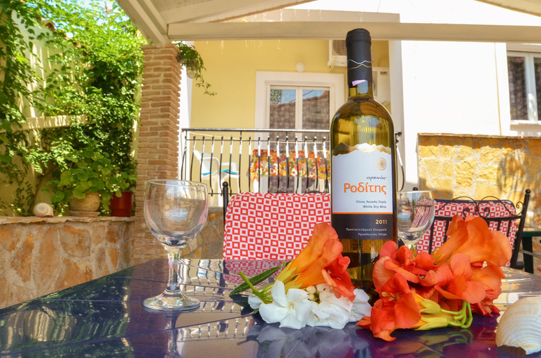 Food & Drinks 5, Ni-Mar Studios & Apartments, Ionian Islands