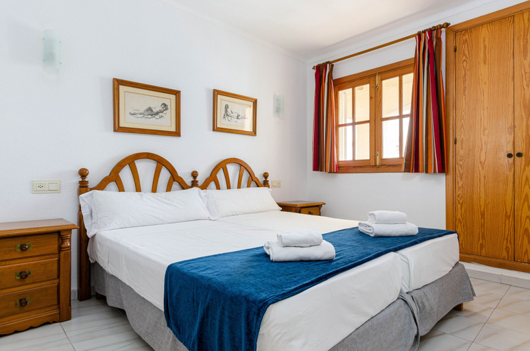 Bedroom 3, Sol y Mar Apartments, Baleares