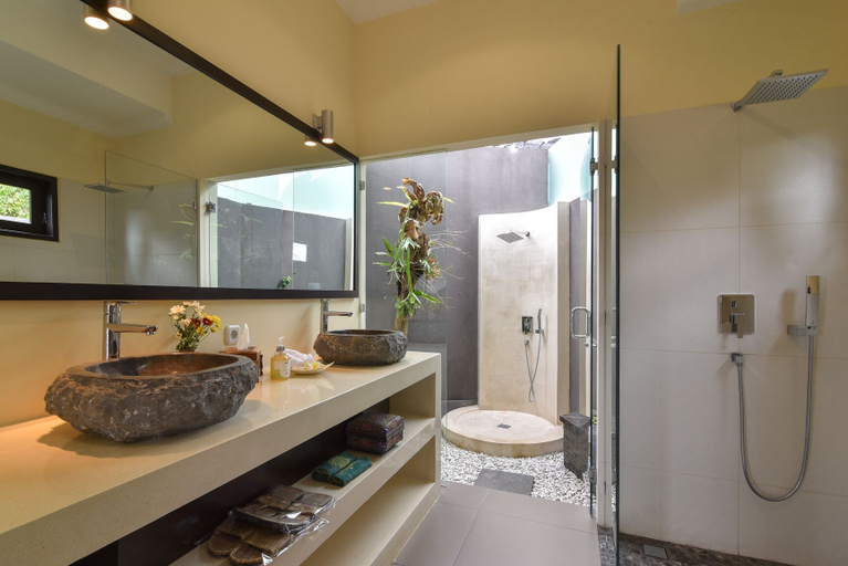 Bathroom 3, Villa Cahaya, Buleleng