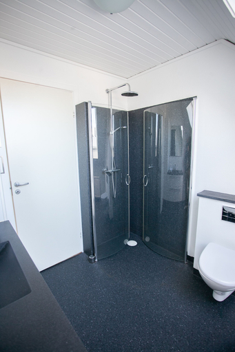 Bathroom 3, 3BR - Townhouse - Free Parking -Tórshavn, Tórshavn