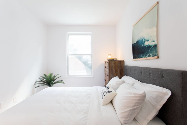 Bedroom 2, Live Like a Local in Le Plateau, Montréal