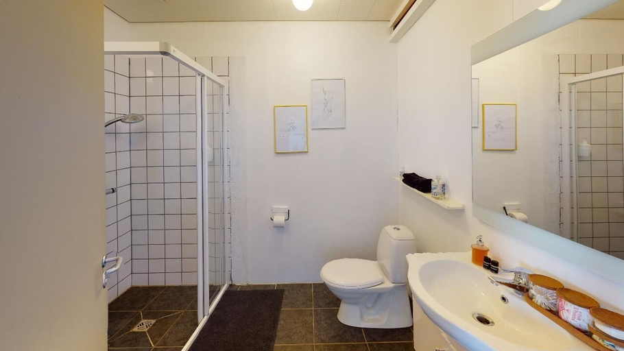 Bathroom 4, Brenna, Snæfellsbær