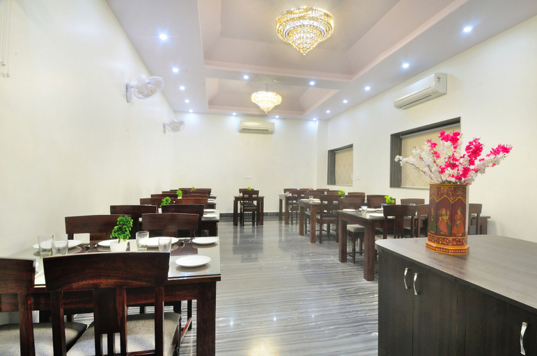 Food & Drinks 5, Trimrooms Mount Blue, Jaipur