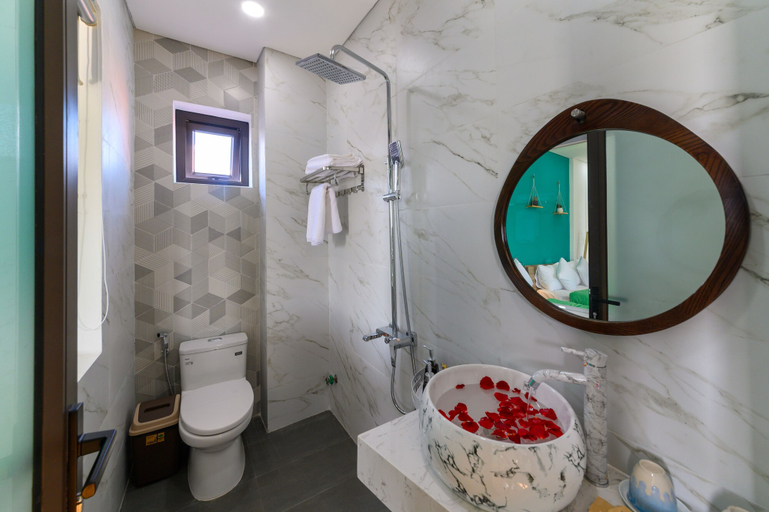 Bathroom, Kivi Homestay, Da Nang