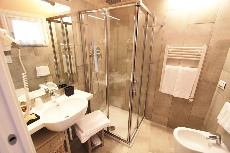 Bathroom 3, Casa Catò, La Spezia