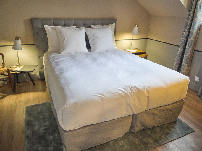 Bedroom 4, Le Fruit Défendu, Hauts-de-Seine