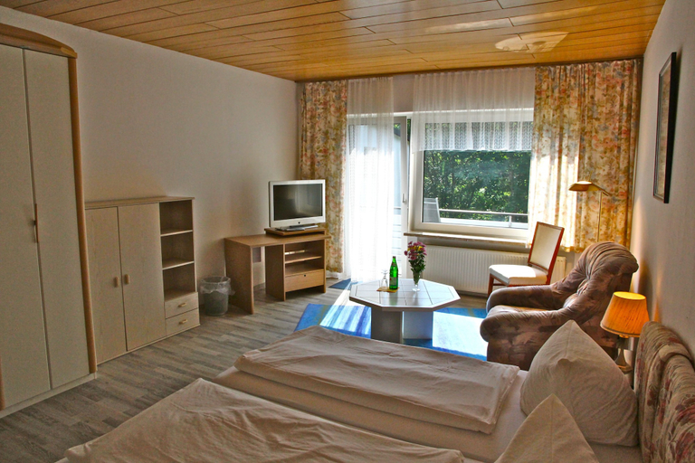 Bedroom 4, Waldhotel Porta Westfalica garni, Minden-Lübbecke