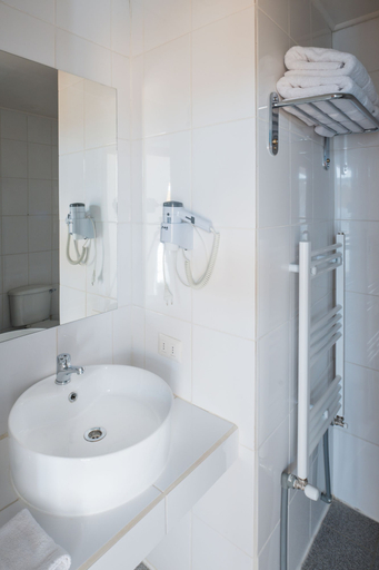 Bathroom, The Veat, Última Esperanza