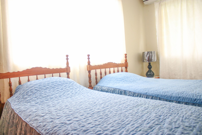Bedroom 2, Rica Vista Beach Cottages