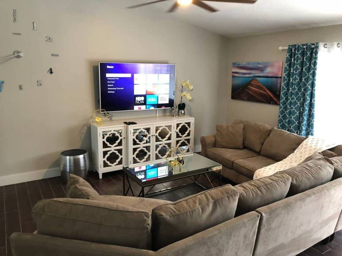 Others 4, Parsley · New! Luxury, Near Disney & Universal. Sleep 9, Orange