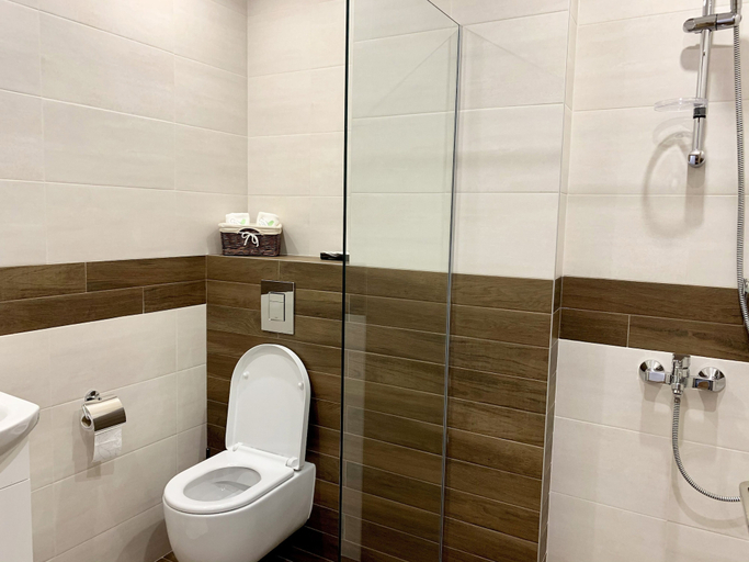 Bathroom 4, Gardenia Apartments, Stolichna