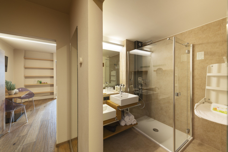 Bathroom 4, Almhof Family Resort & SPA, Schwaz