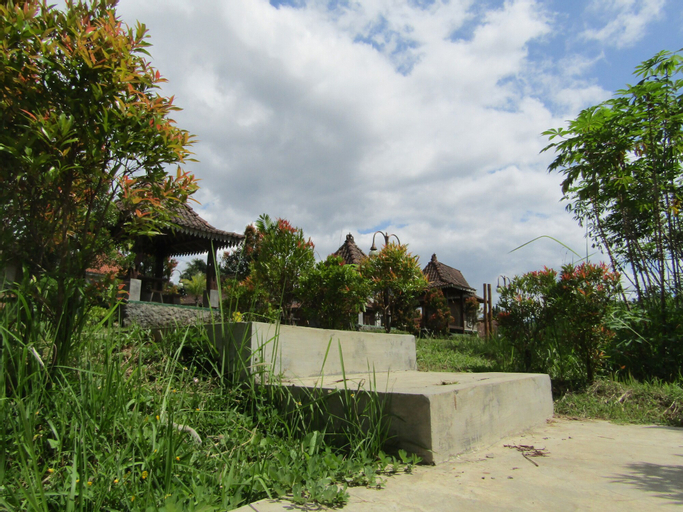 Exterior & Views 28