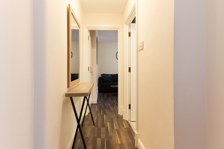 Others 4, Bright Apartment in Marble Arch by Allô Housing, London