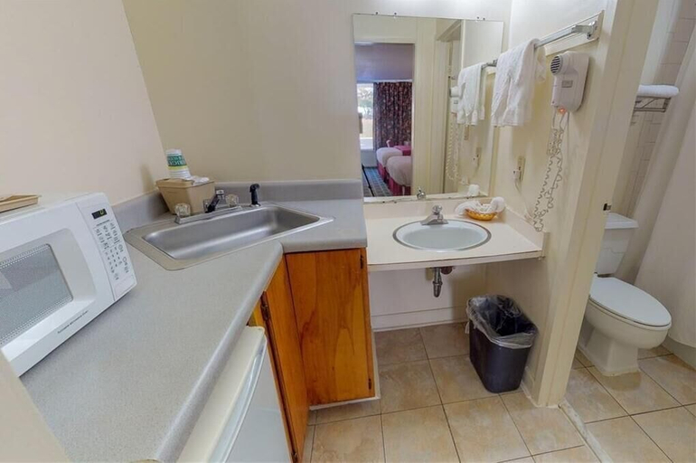 Bathroom 4, Econo Lodge Clemson - University Area, Pickens