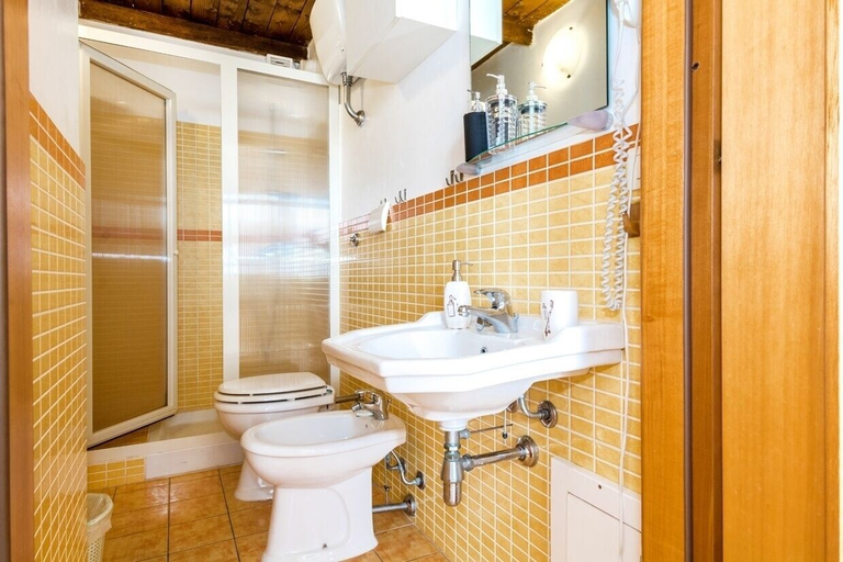 Bathroom 2, Mare Lughente, Oristano