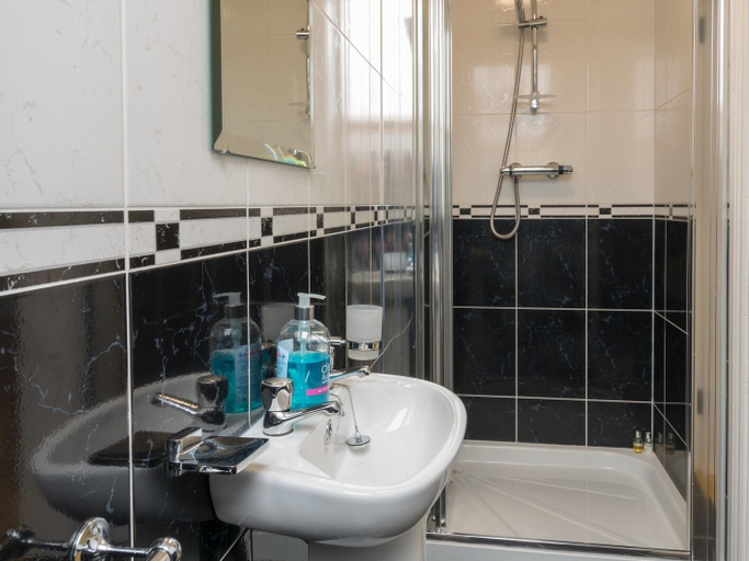 Bathroom 3, Carrick Villa