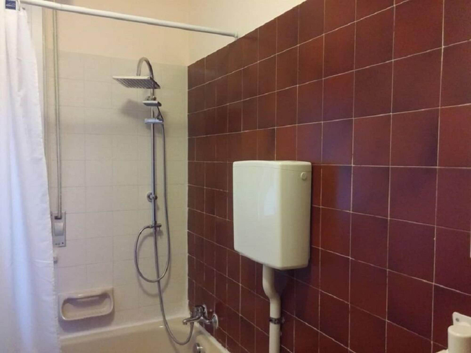 Bathroom, Accogliente e Ospitale B&B, Perugia