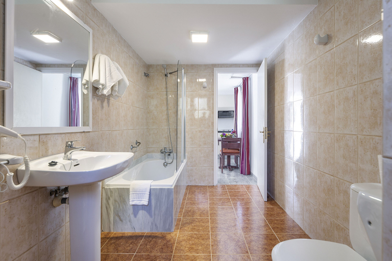 Bathroom 4, Apartamentos Cala Murada Tennis, Baleares