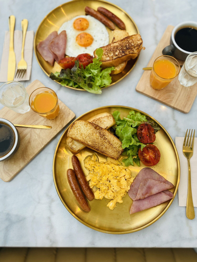 Food & Drinks 18