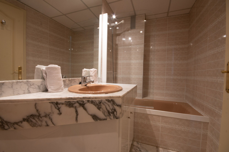 Bathroom, GoCosta Apartment Cala Dorada, Tarragona