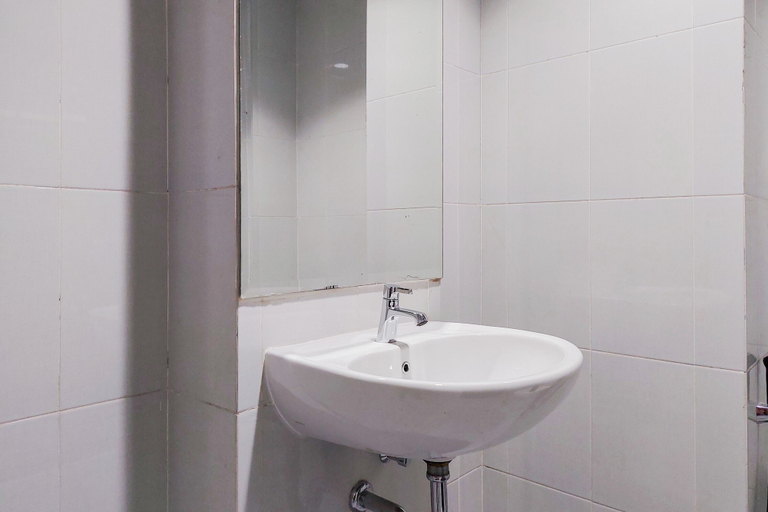 Bathroom, Cozy Living 1Br Apartment At Casa De Parco, Tangerang