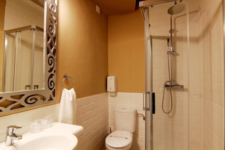 Bathroom 5, Hostal los Castañuelos, Ávila