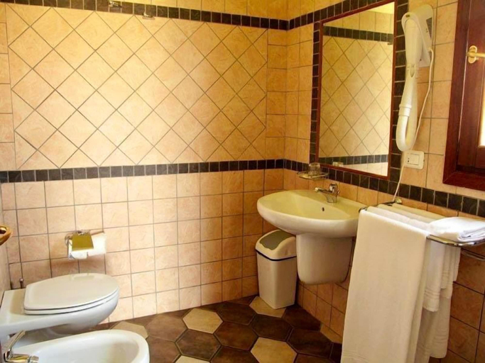 Bathroom, Family Rooms Budoni, Nuoro