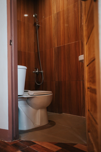 Bathroom, 4k's Pension House by Cocotel, Bogo City