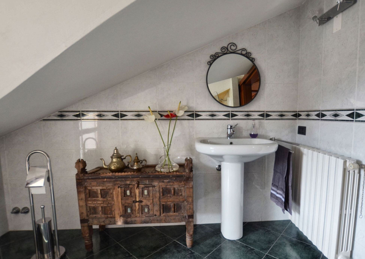 Bathroom 5, WAOBAB - We are one B&B, Bergamo