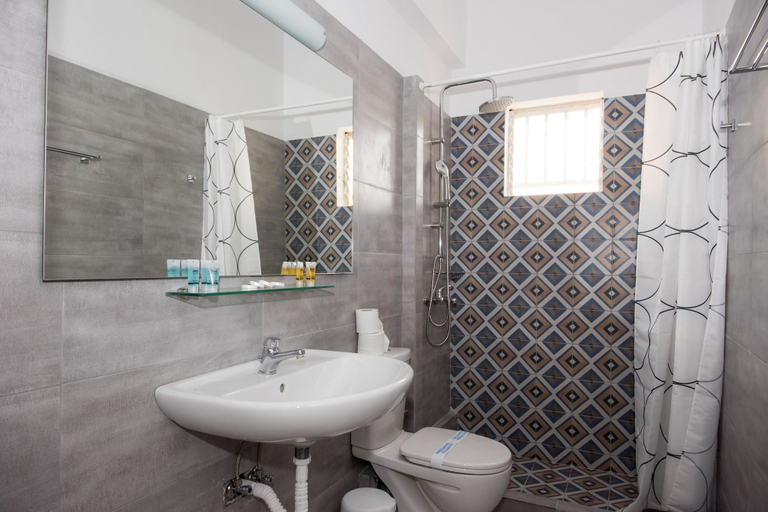 Bathroom 5, Spacious Apartment on the Beachfront, Peloponnese