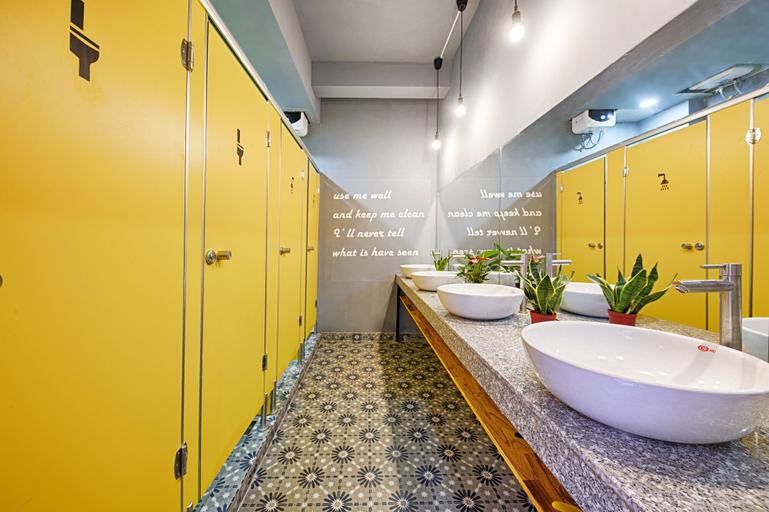 Bathroom 4, Nang Capsule Hostel, Da Nang