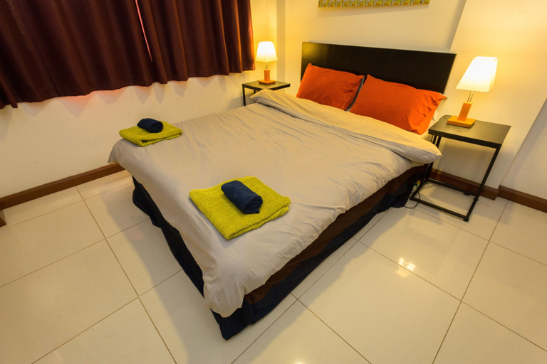 Bedroom 3, La Casa Baatsona Apartments, Tema