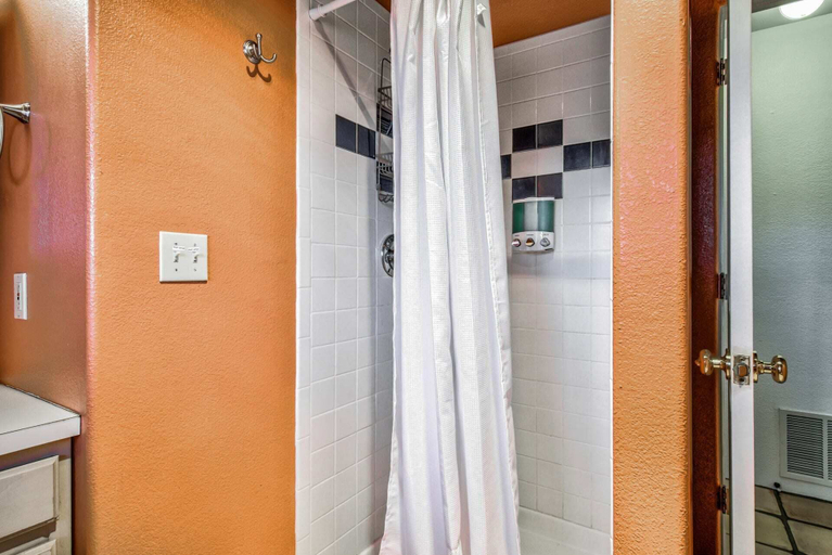Bathroom 4, 4brfireplace & Mountain Viewsdog-friendly & Hiking Nearby!, El Paso