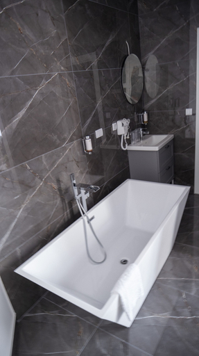 Bathroom 4, Kings Palace, Belgrade
