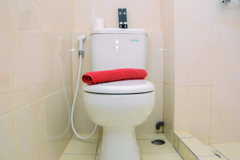 Bathroom 3, Relax Studio Apartment @ Springlake Summarecon Bekasi, Bekasi
