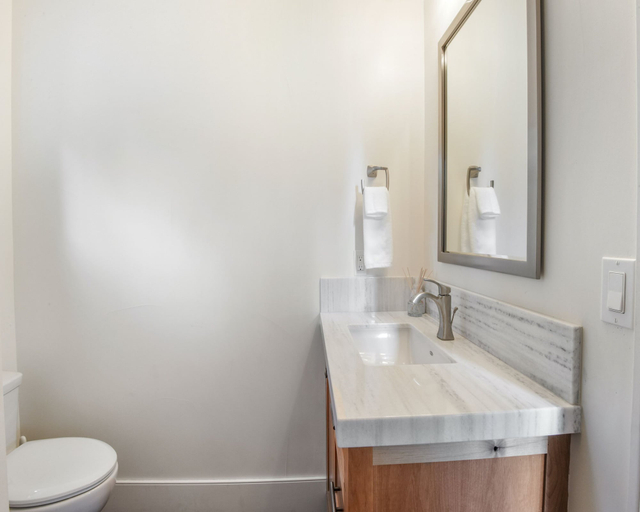 Bathroom 4, Mountain Majesty, Washoe