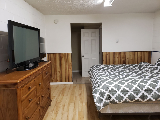 Bedroom 3, Caravan Motel, Peace River