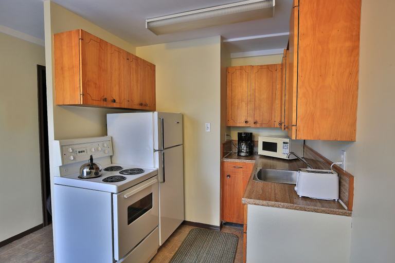 Others 5, Bowmont Motel, Okanagan-Similkameen
